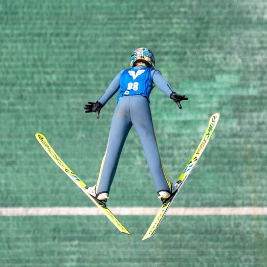 Skispringer im Sprung | © Albert Reiter