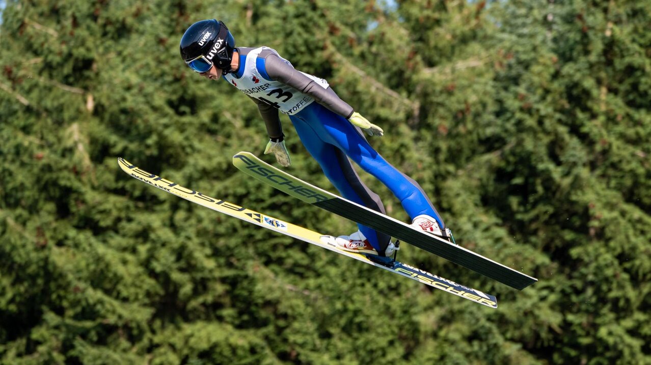 Skispringer im Sprung | © Albert Reiter