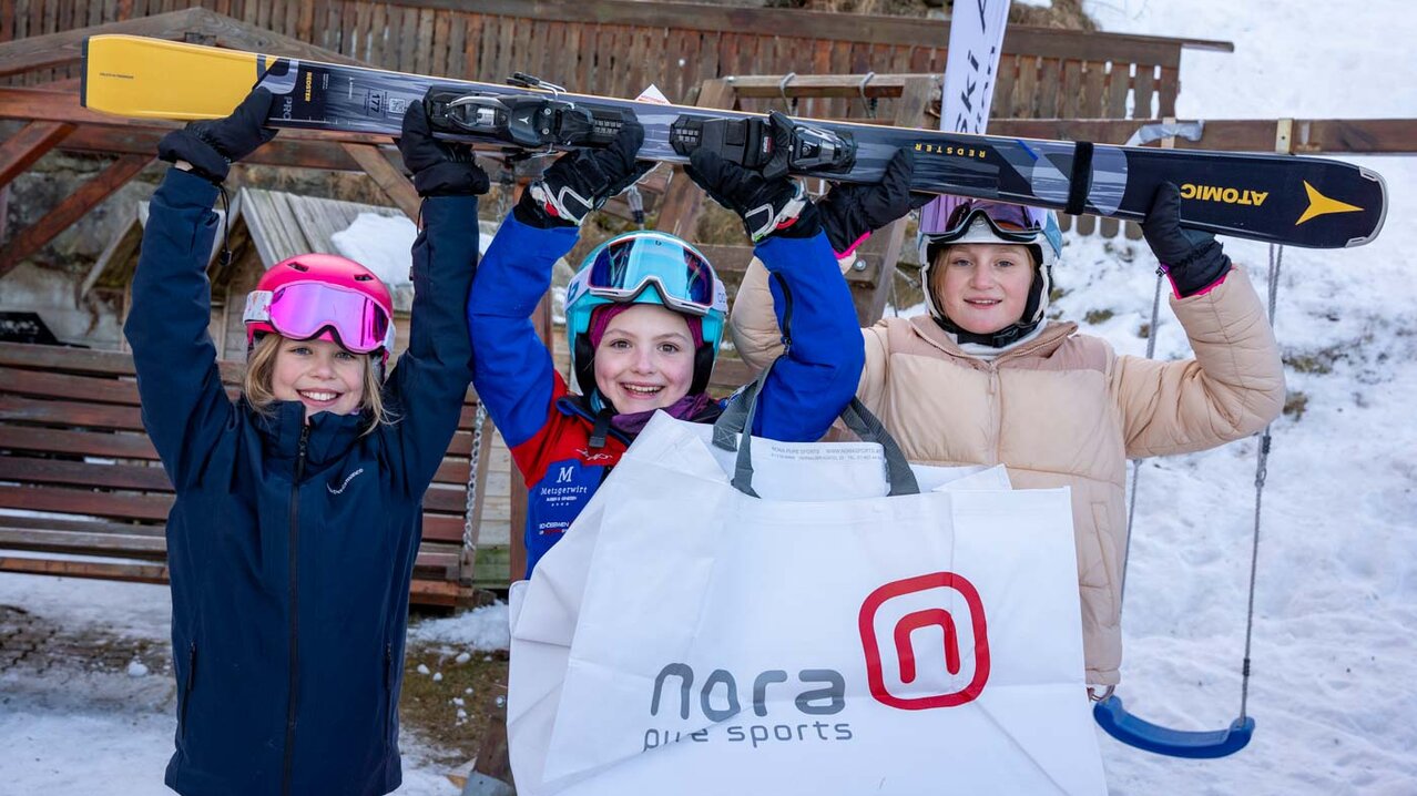 Schüler:innen bei der Sieherehrung | © Albert Reiter