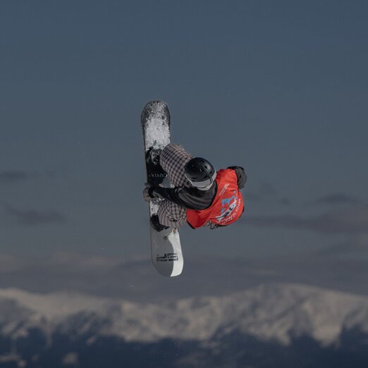 Snowboarder im Sprung | © Mario Lange