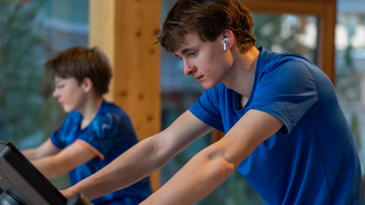 zwei Athleten am Ergometer | © Albert Reiter