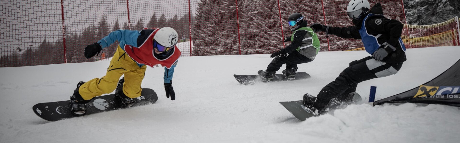 Samuel Gruber in Action im Snowboardcross | © Mario Lange