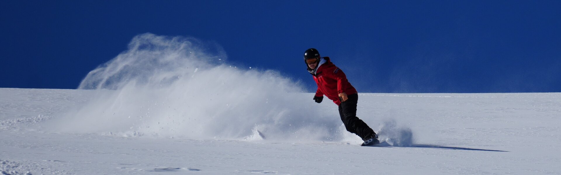 Magdalena Pachner in Action im Tiefschnee
